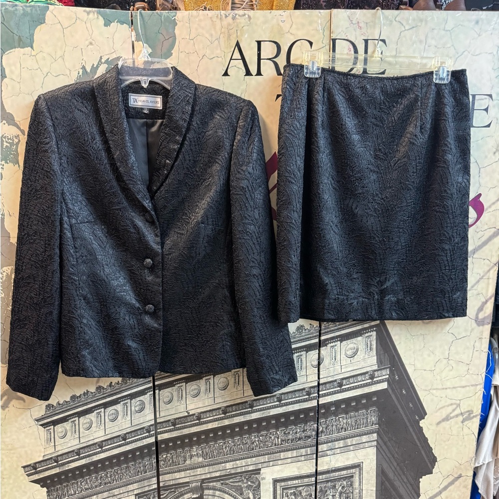 Travis Ayers Suit